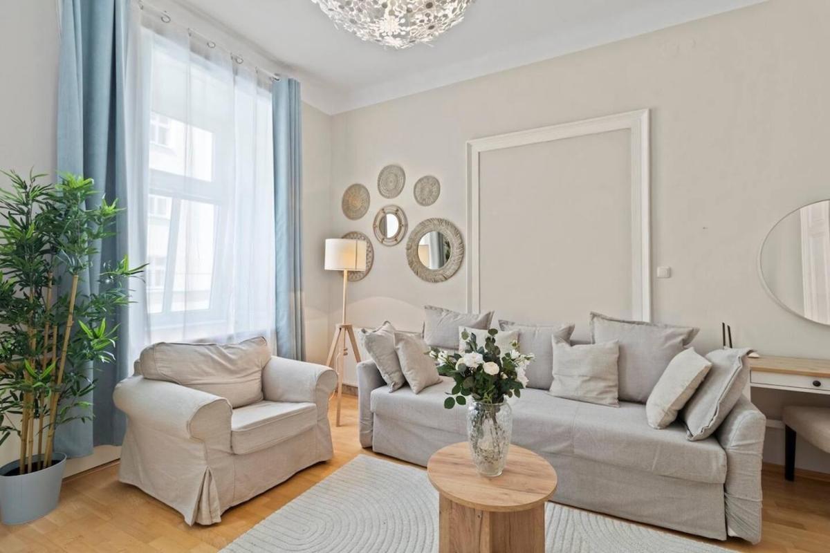 Apartment Augarten I 5 Min To Metro I 10 Min To *