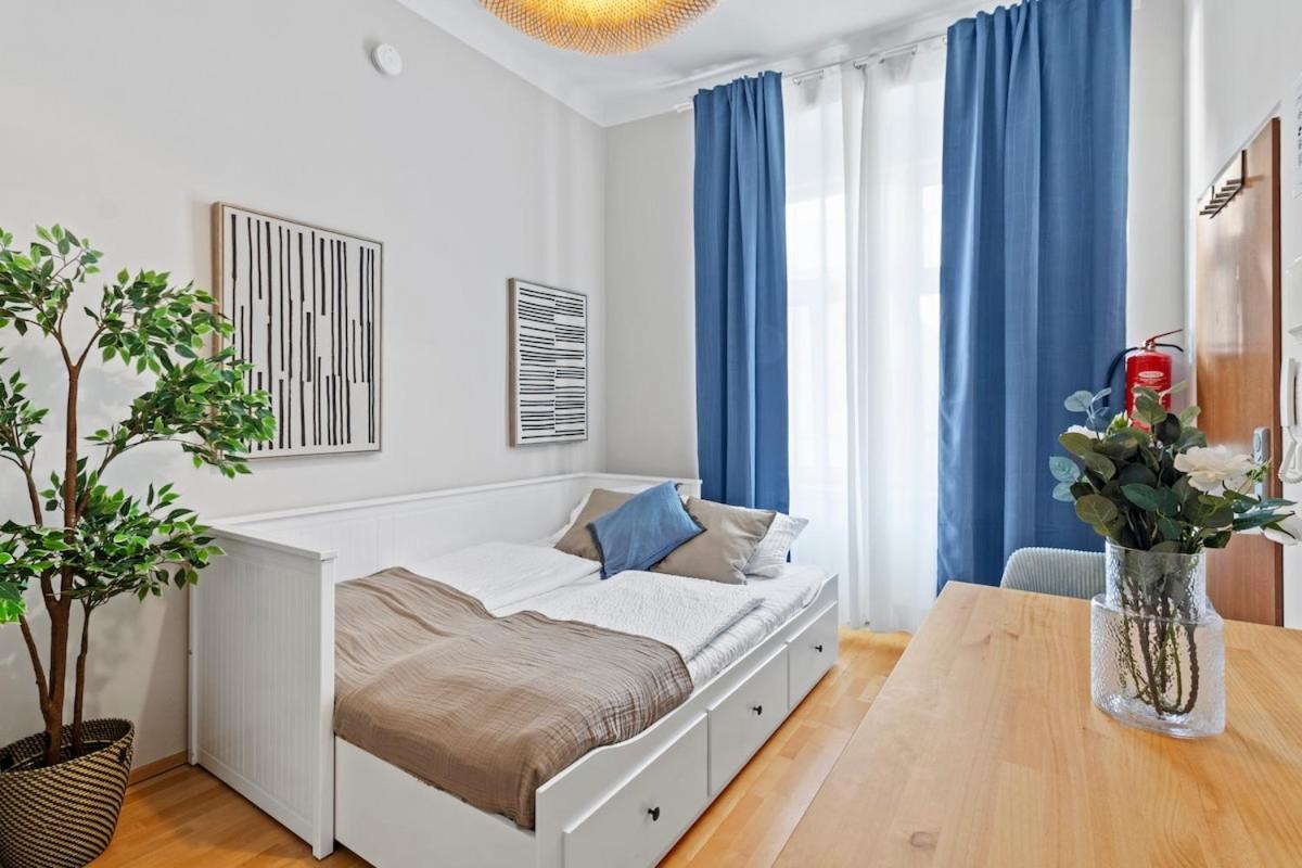 Augarten I 5 Min To Metro I 10 Min To Apartment