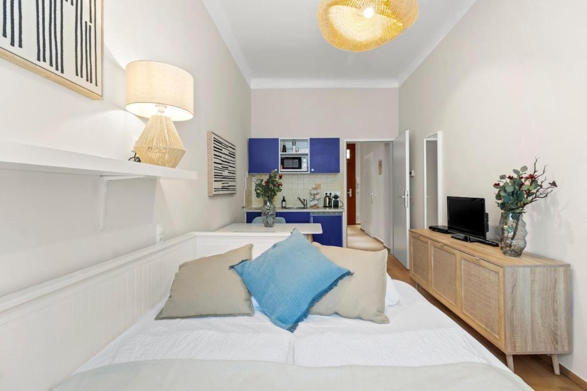 Augarten I 5 Min To Metro I 10 Min To Apartment Vienna