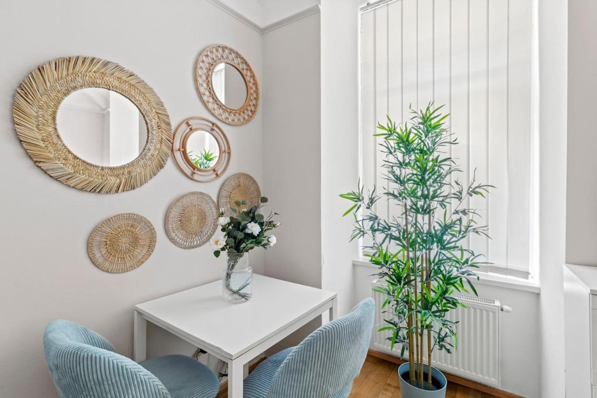 Augarten I 5 Min To Metro I 10 Min To Apartment Vienna