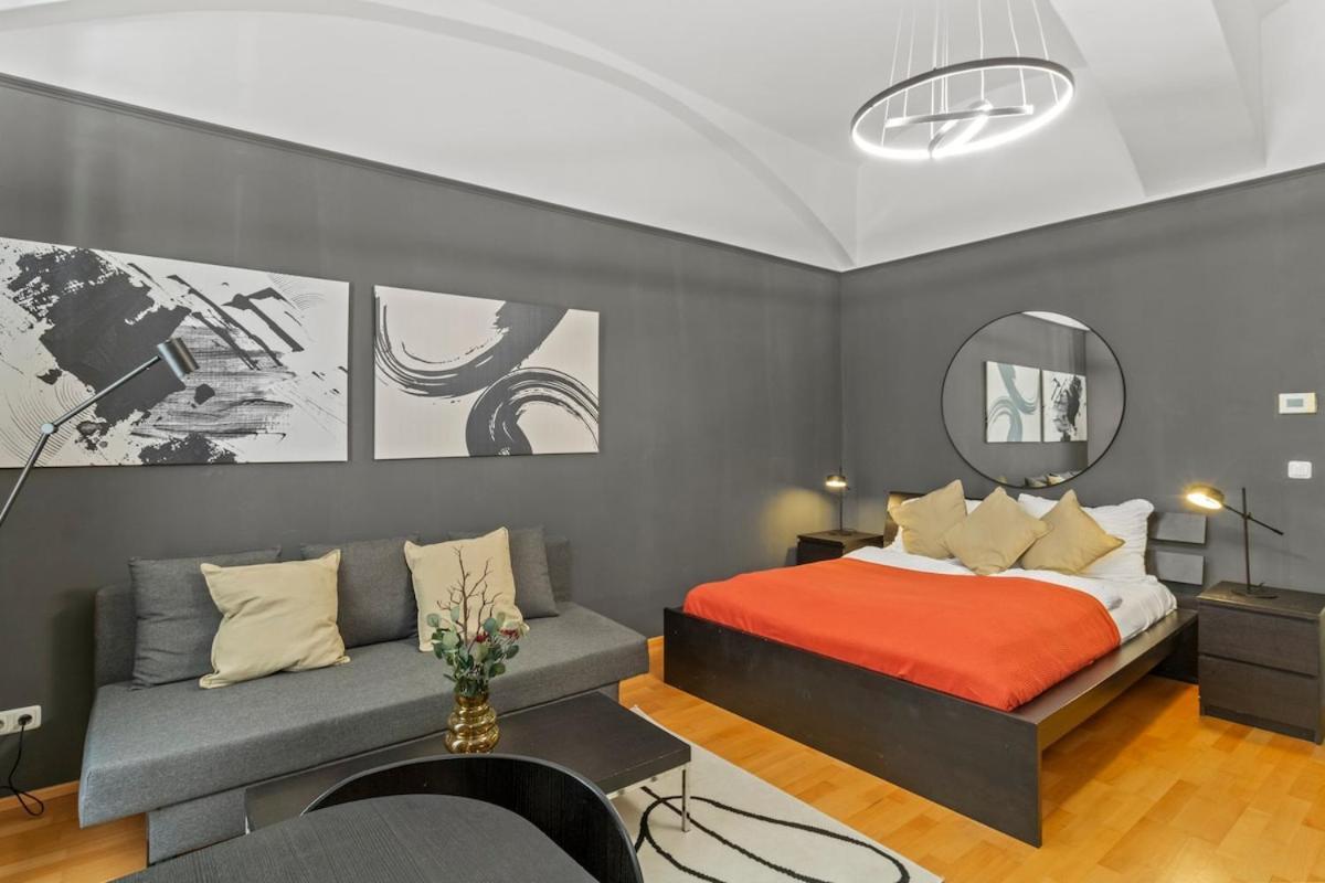 Augarten I 5 Min To Metro I 10 Min To Apartment