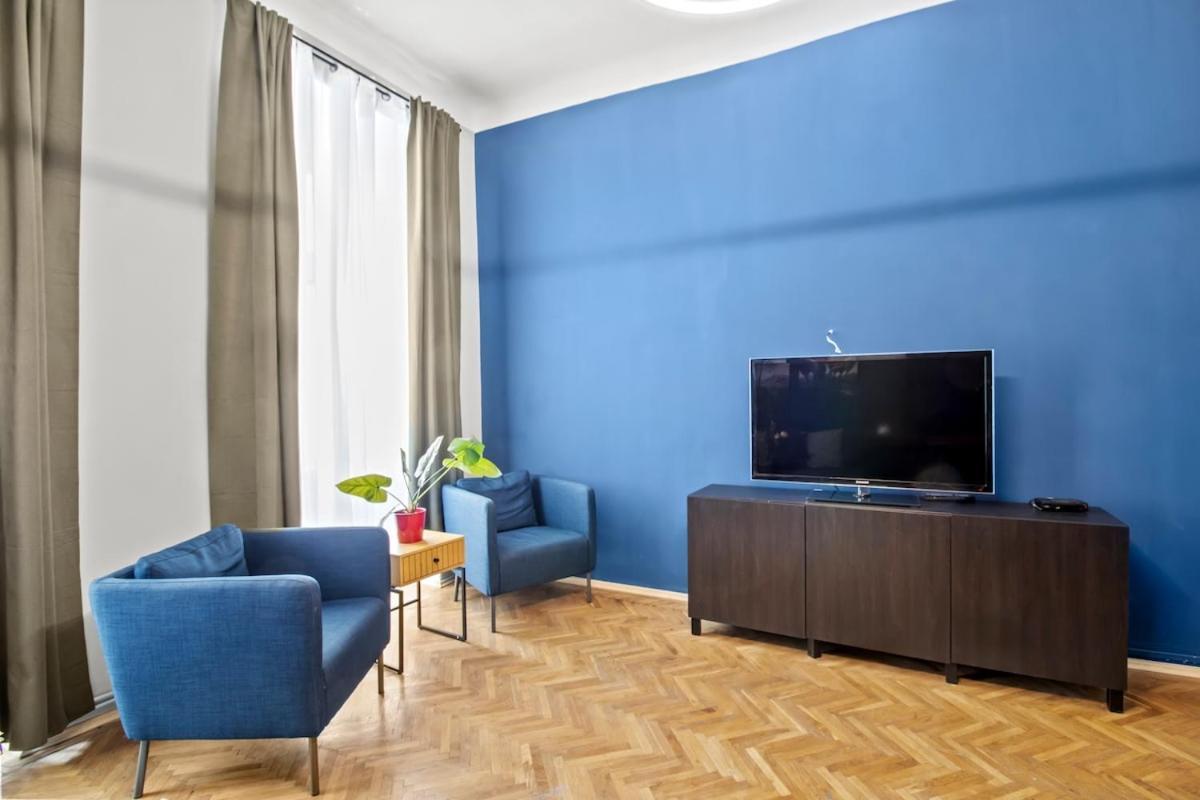 Apartment Augarten I 5 Min To Metro I 10 Min To *